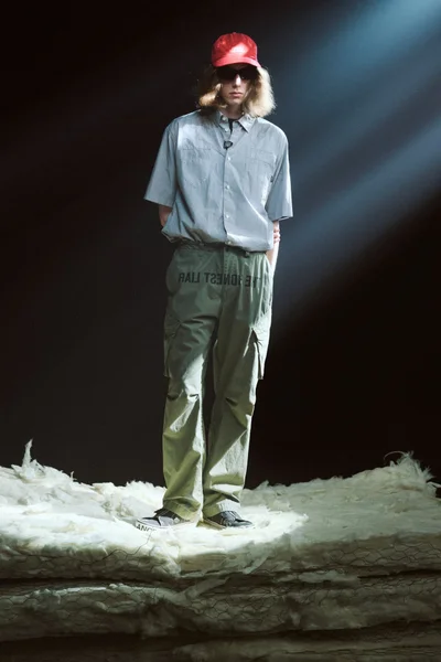 Look 10